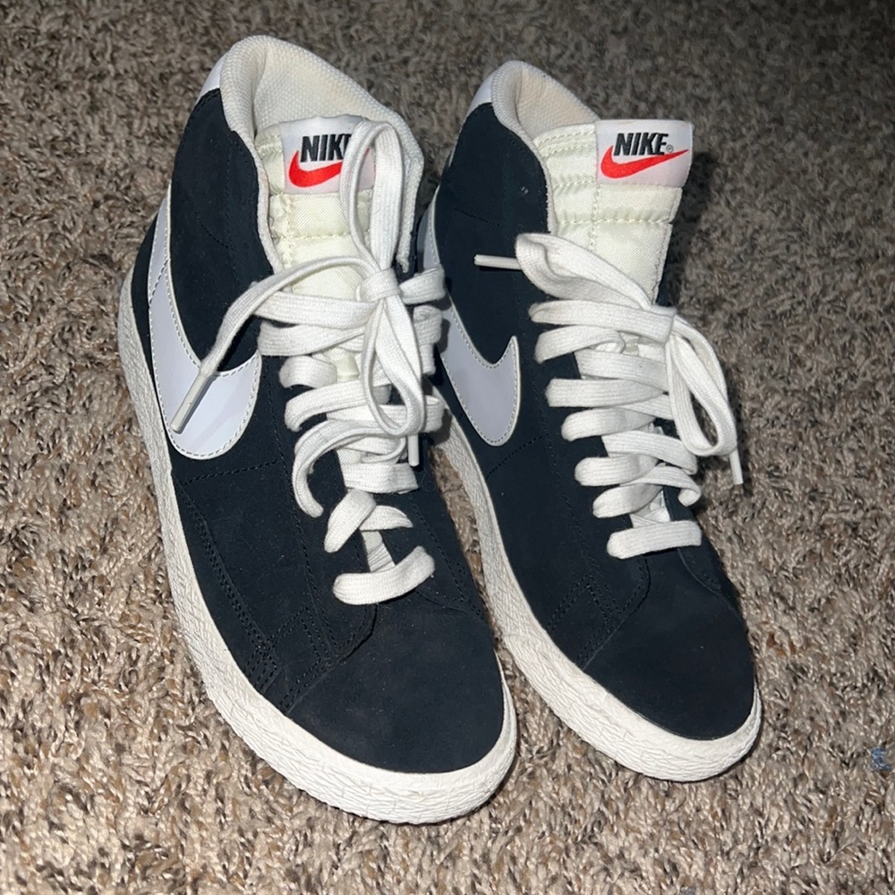 Black w/white outline